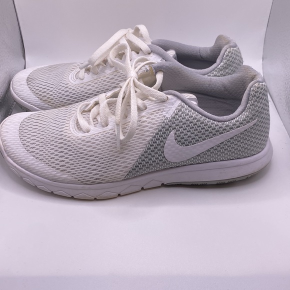 Nike White sneaker tennis shoe size 6.5 - Picture 4 of 10